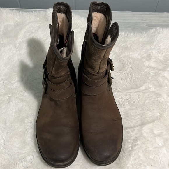 UGG leather Lorna boots - Picture 6 of 10